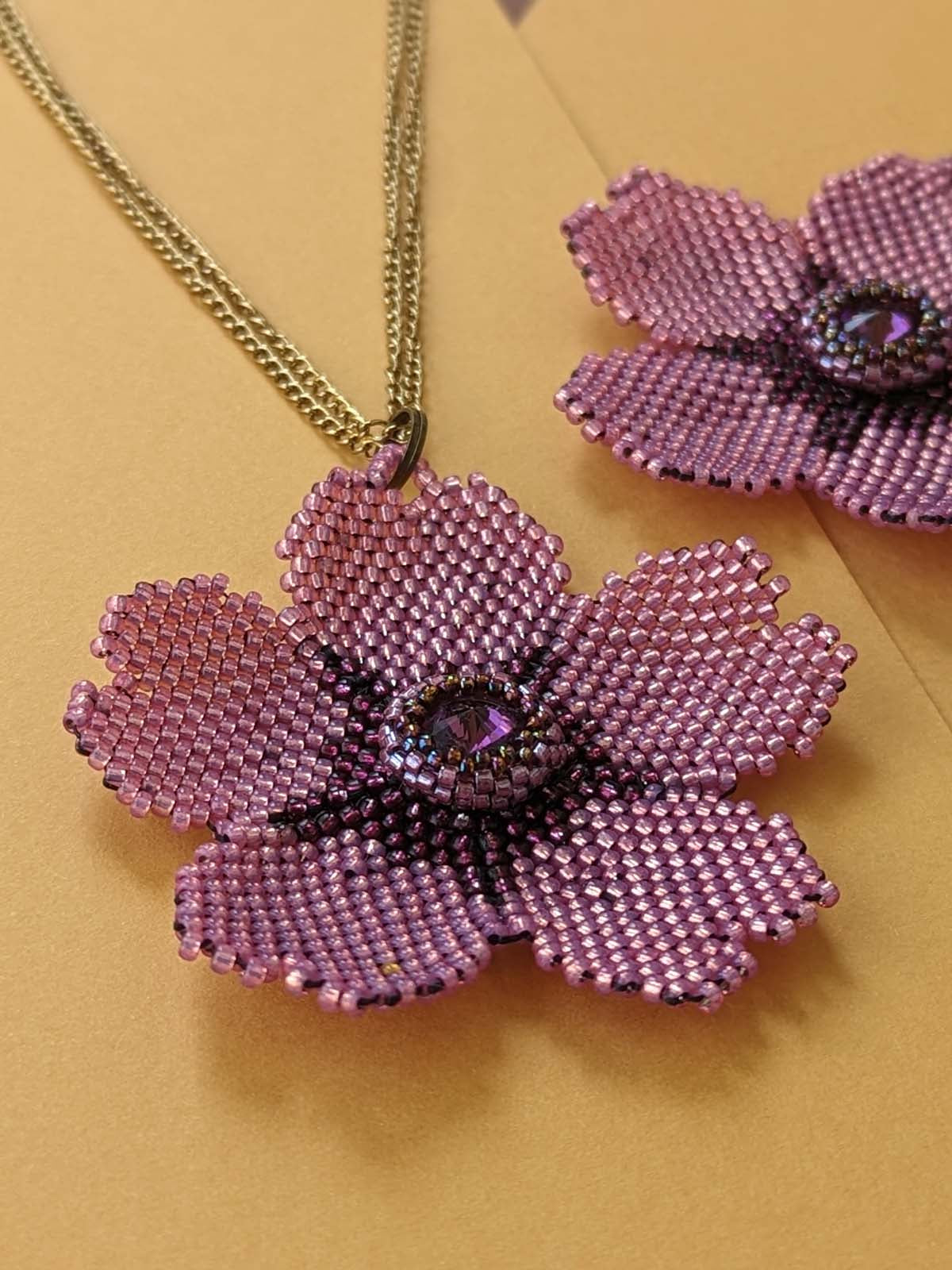 Handmade Beaded Forget-Me-Not in Pink Flower Chain Gold Pink Crystal